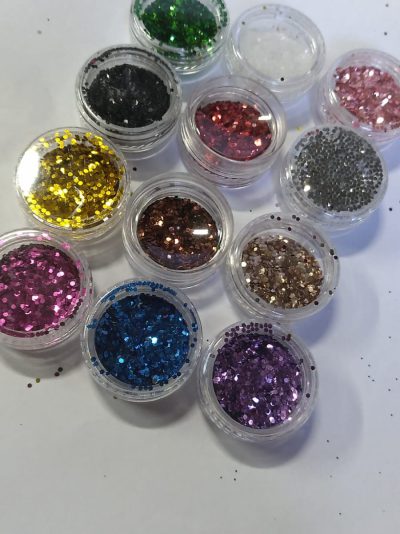 Kit 12 Potinhos de Glitter KAISA – Brilho para Unhas e Decoração
